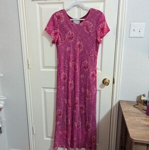 ✨3/$15✨ Karin Stevens Women's Long Flowing Short Sleeve Floral Dress